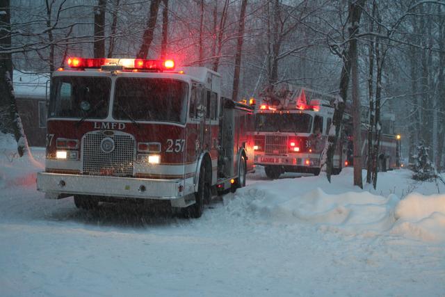 1/26/11: Engine 257 And Ladder 35 Operate During Snowstorm